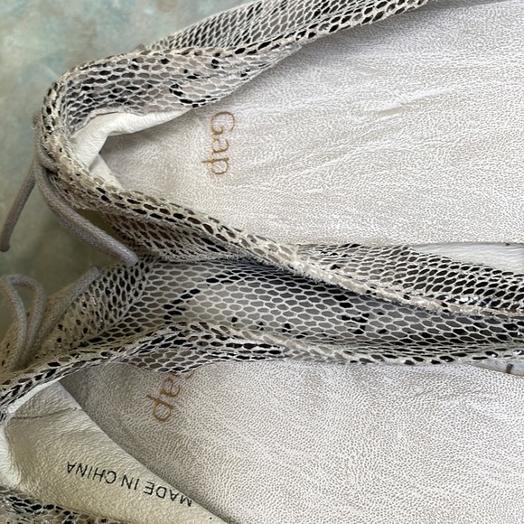 Gap snake printed flats (sz 8) - Picture 5 of 9